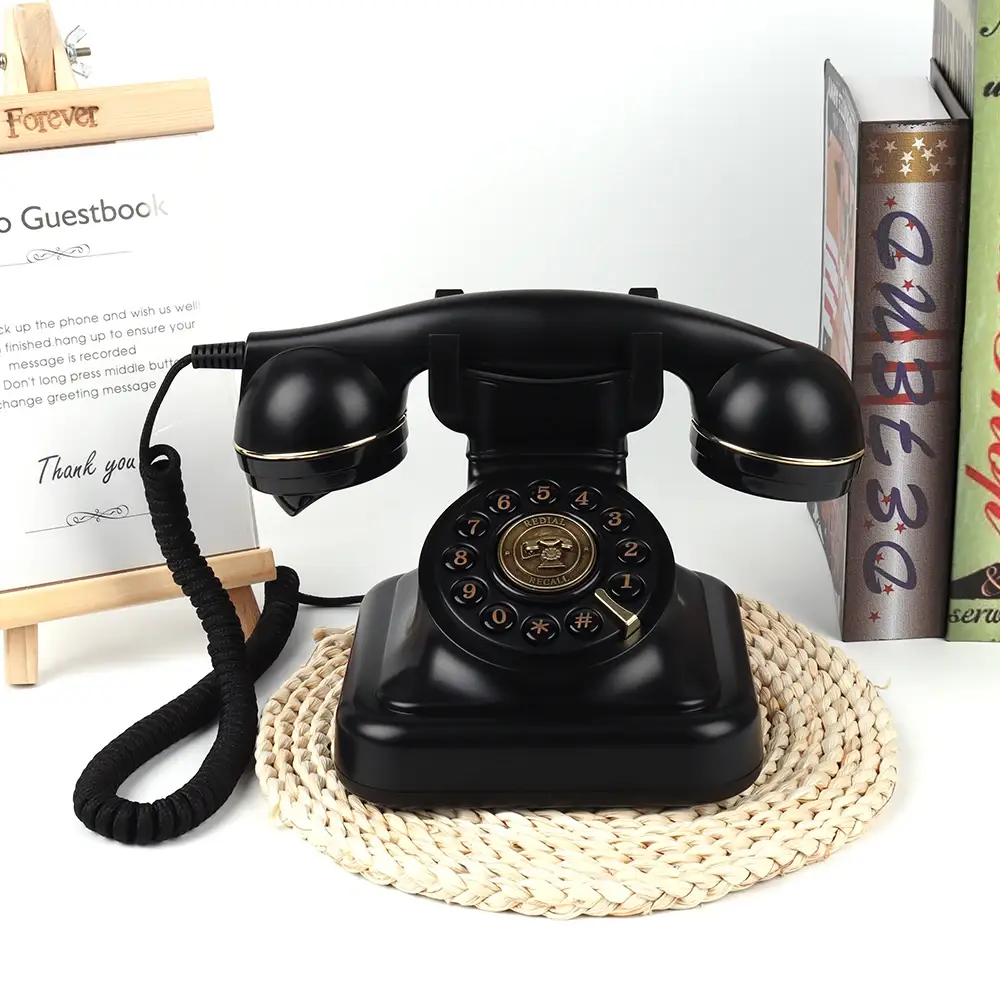 Telefon retro negru Elegance70 Black pe un suport împletit, lângă instrucțiuni